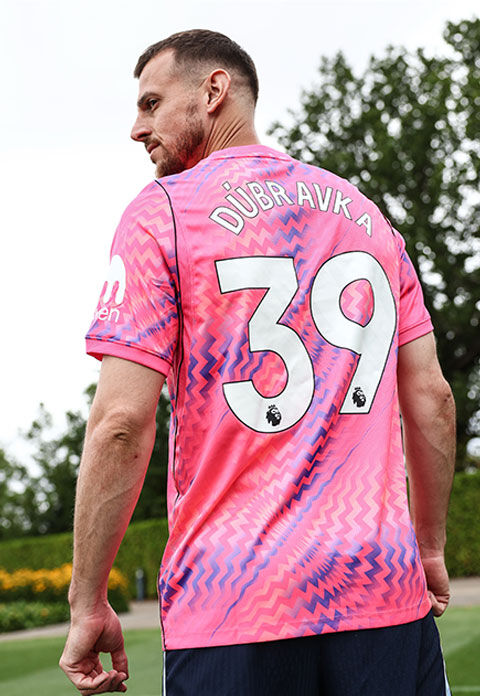 Men&rsquo;s Tottenham Hotspur goalkeeper shirt promotional image with player model