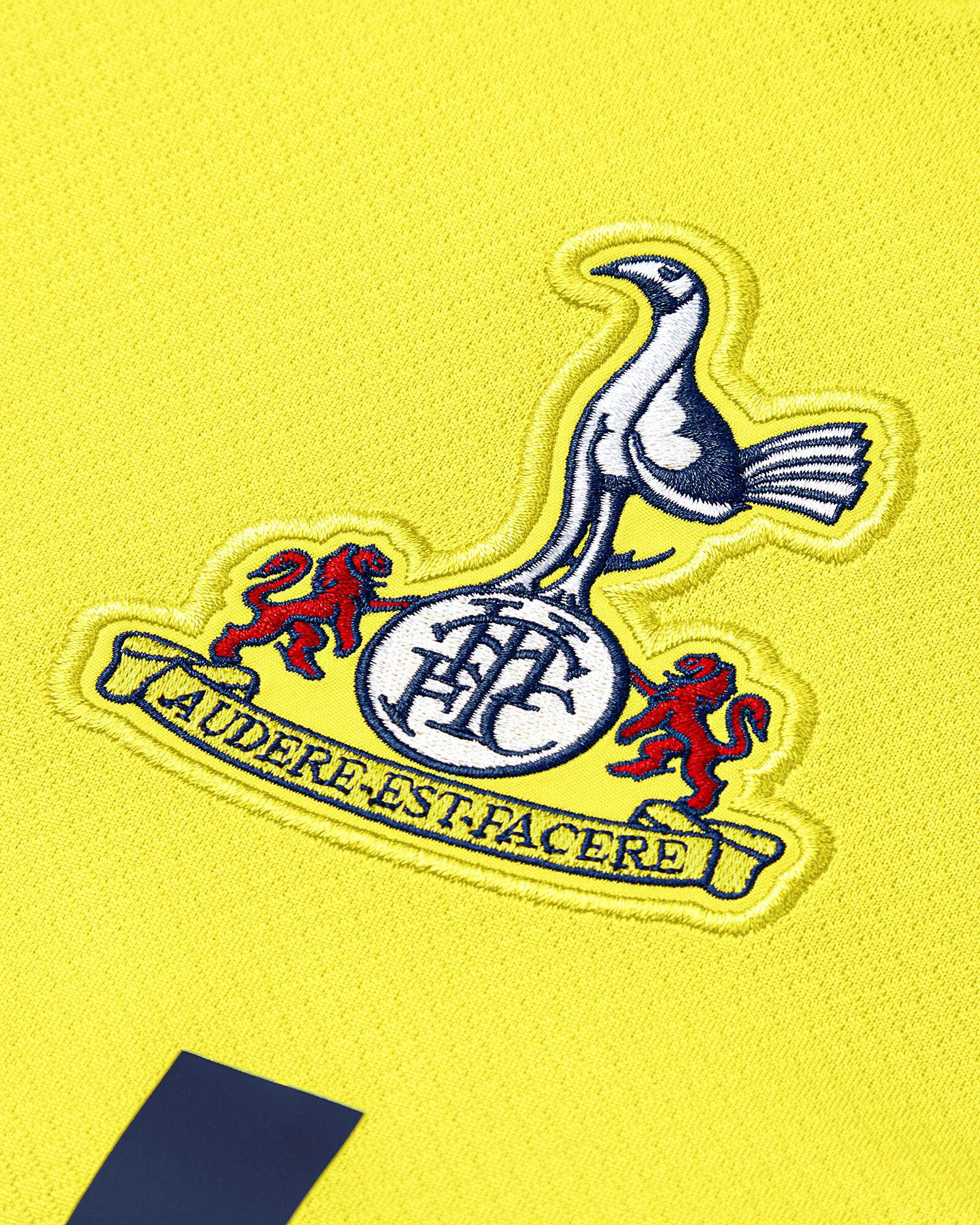 トッテナム　Adult Lunar New Year Pre-Match Top Special edition pre-match top designed to celebrate Lunar New Year