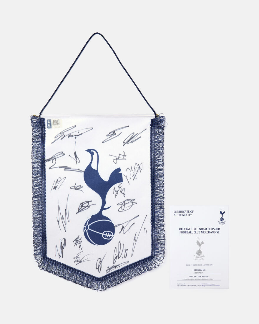 Spurs 2025/26 Squad Signed Pennant